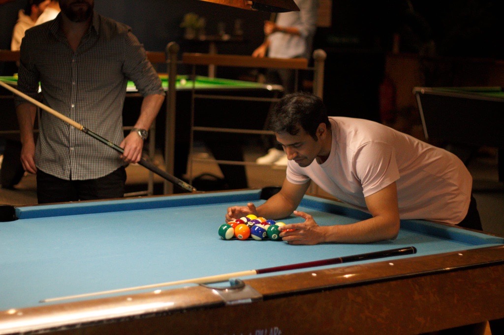 APL player preparing an American pool rack
